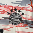 Camisa Bayern de Munique II 25/26 - Torcedor Masculina - Bege com detalhes em vermelho e azul