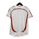 Camisa Retrô Milan 2006/2007 - Masculina  Branca com detalhes em vermelho